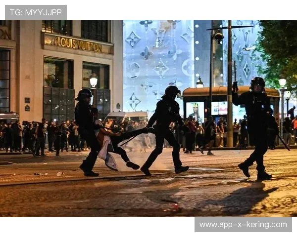 球迷“狂热应援”引爆欧冠夜——一场视听盛宴,球迷狂欢